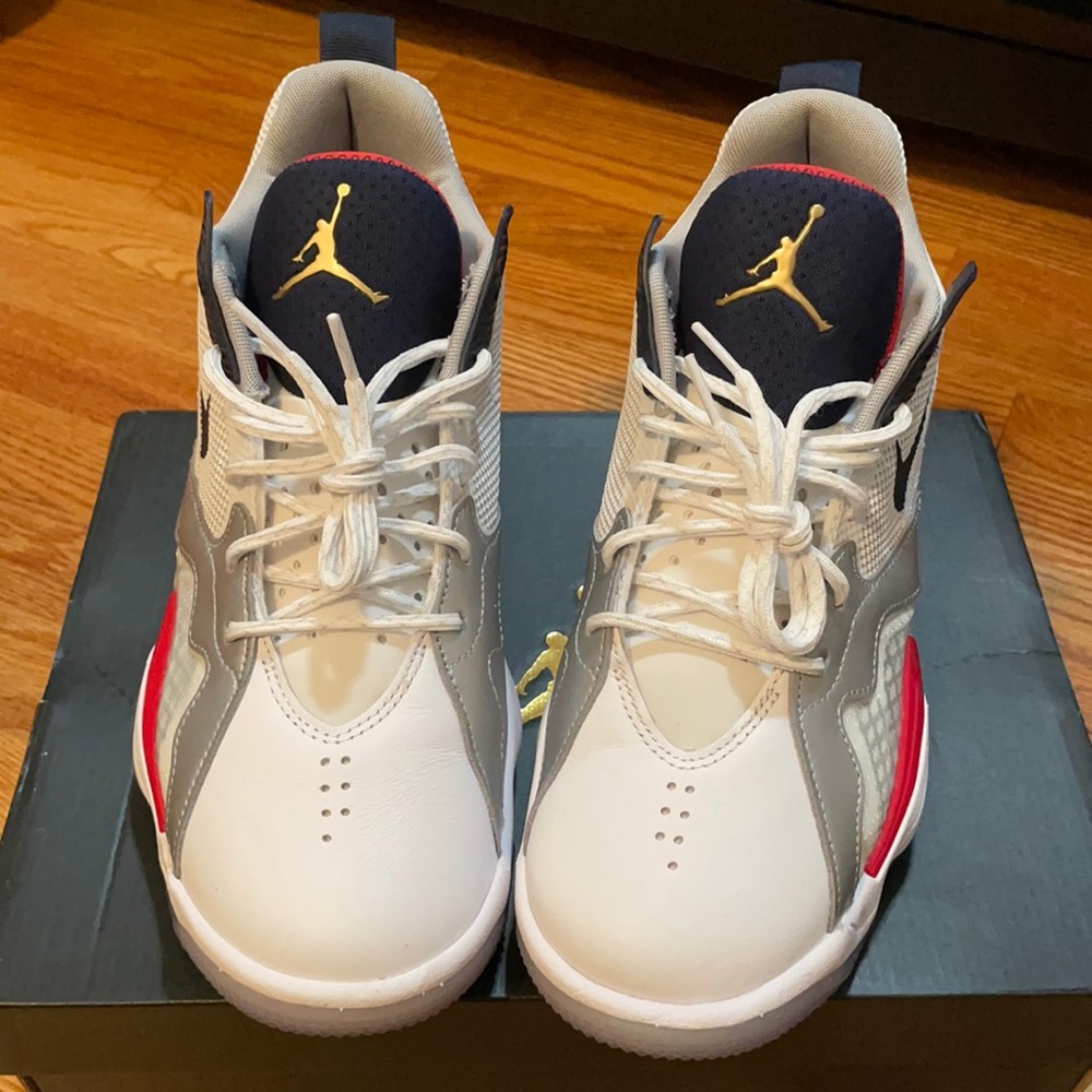 Jordan’s, White, Chrome, Red